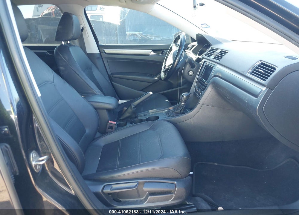 2018 VOLKSWAGEN PASSAT VIN: 1VWAA7A35JC033544
