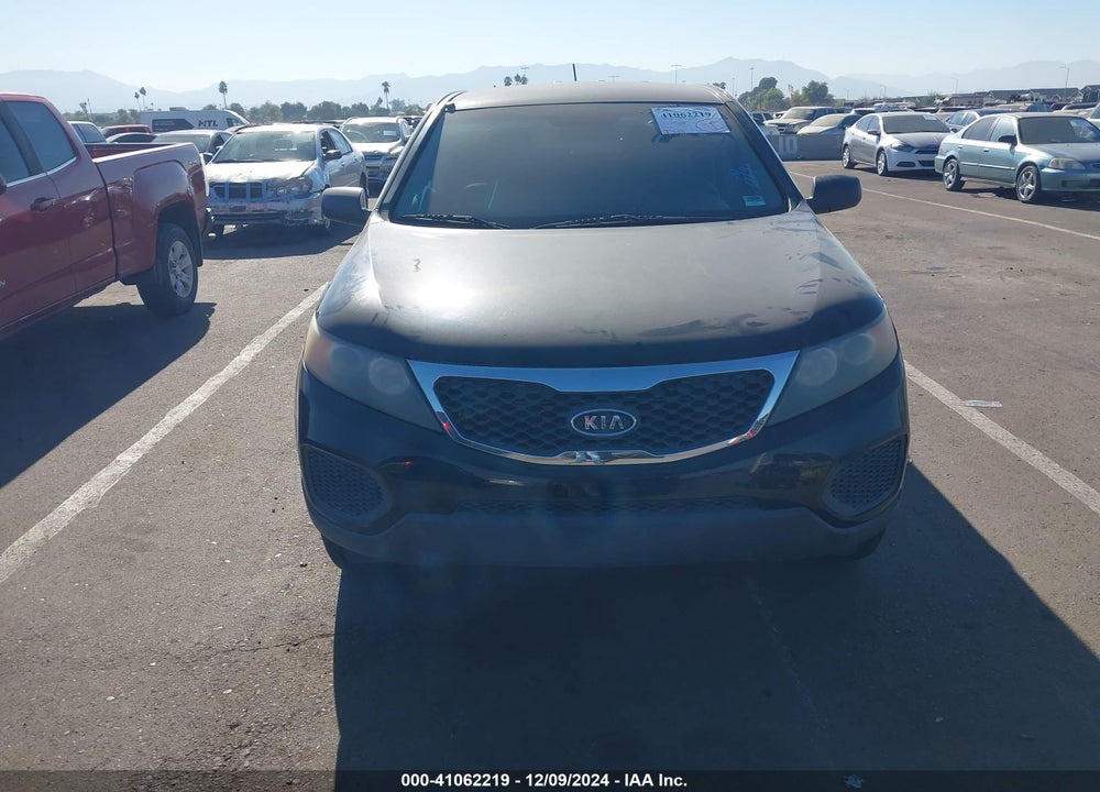 2011 KIA SORENTO VIN: 5XYKT3A15BG008570