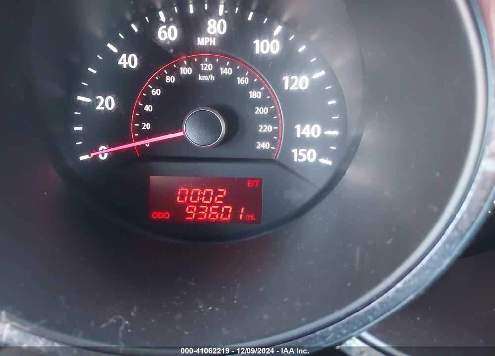2011 KIA SORENTO VIN: 5XYKT3A15BG008570