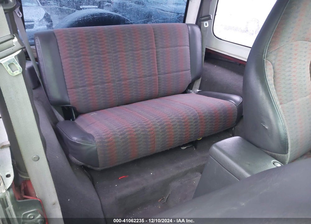 2000 JEEP WRANGLER SE VIN: 1J4FA29P8YP711025