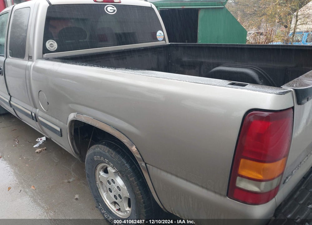 2001 CHEVROLET SILVERADO 1500 LS VIN: 2GCEC19T011107152