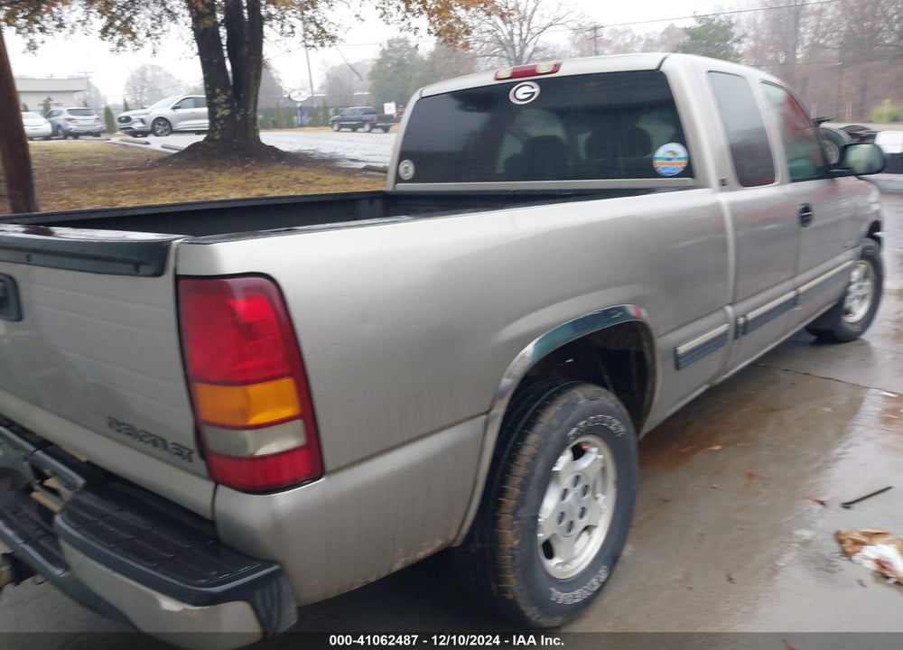 2001 CHEVROLET SILVERADO 1500 LS VIN: 2GCEC19T011107152