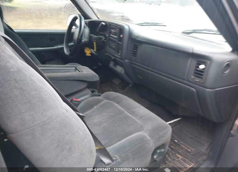 2001 CHEVROLET SILVERADO 1500 LS VIN: 2GCEC19T011107152