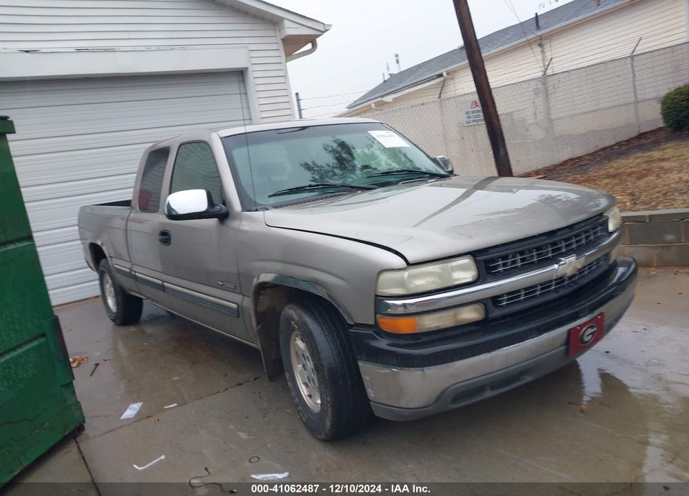 2001 CHEVROLET SILVERADO 1500 LS VIN: 2GCEC19T011107152