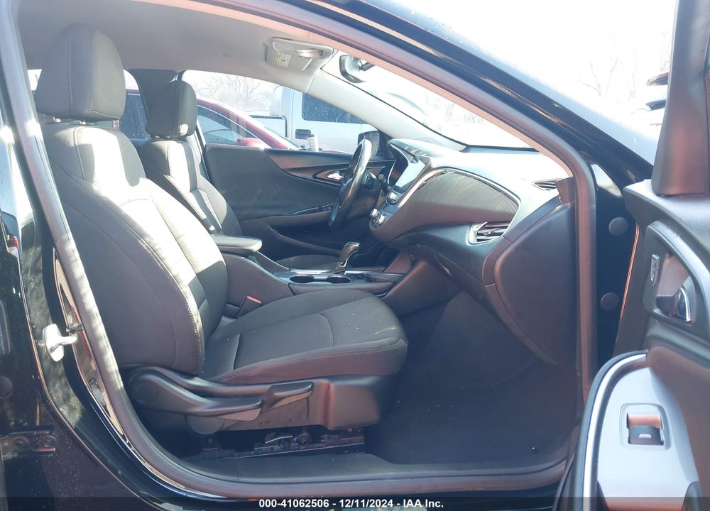 2018 CHEVROLET MALIBU VIN: 1G1ZD5ST2JF218206
