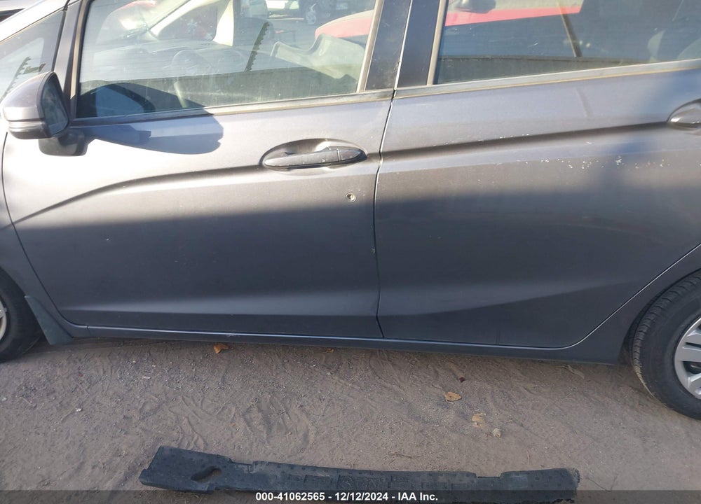 2015 HONDA FIT LX VIN: 3HGGK5H57FM751979