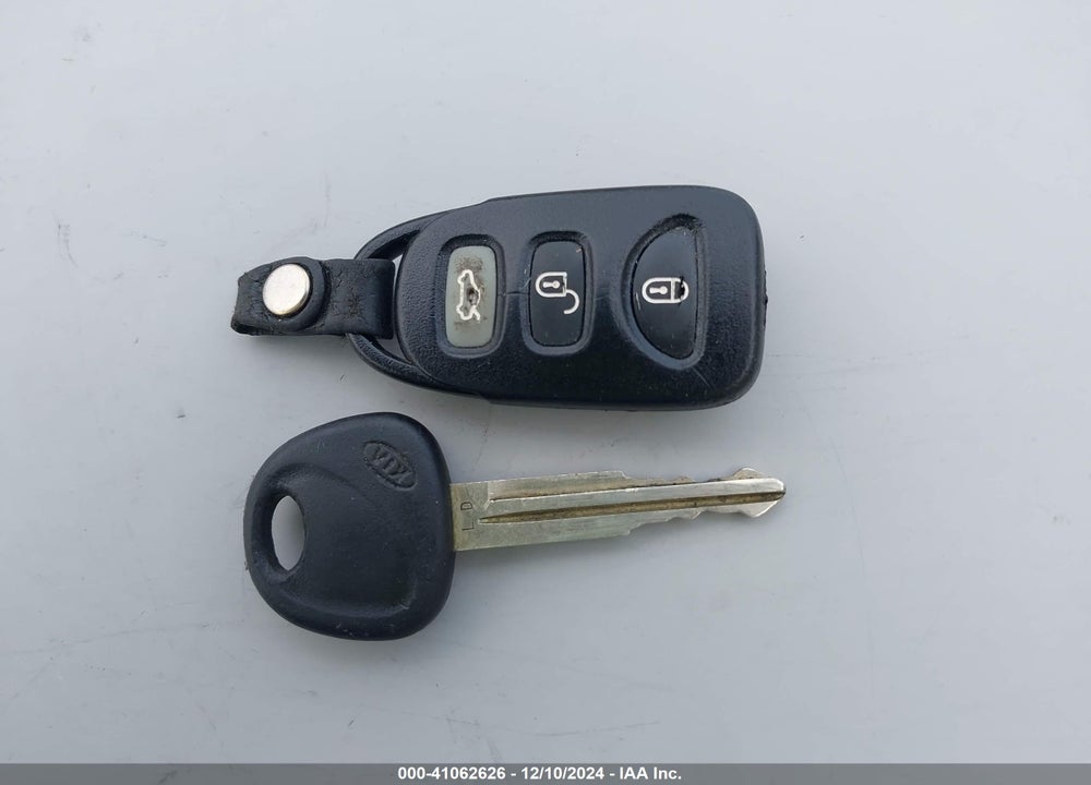 2008 KIA SPECTRA VIN: KNAFE121085500310