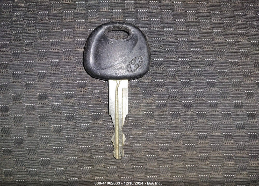 2007 HYUNDAI ACCENT VIN: KMHCN36C67U026540