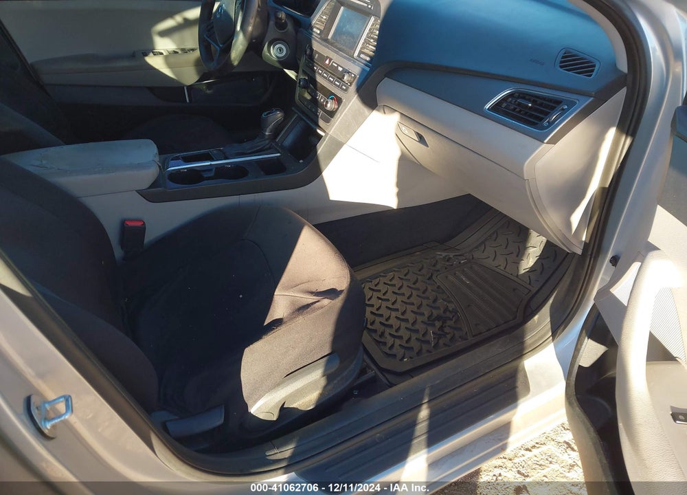 2016 HYUNDAI SONATA SE VIN: 5NPE24AF6GH373163