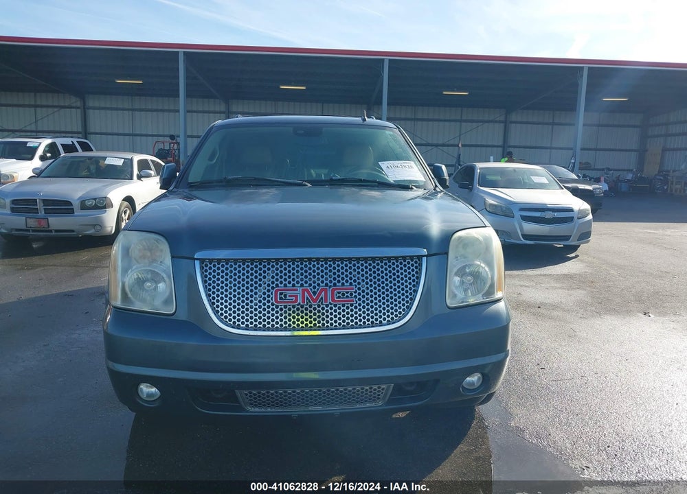 2007 GMC YUKON DENALI VIN: 1GKFK63817J302589