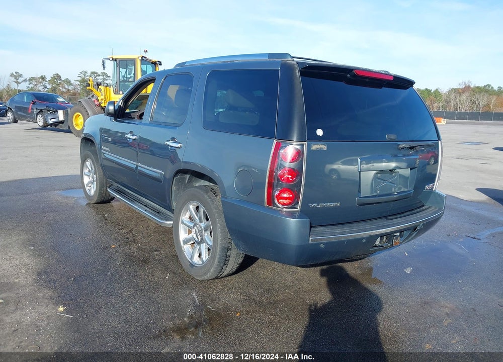 2007 GMC YUKON DENALI VIN: 1GKFK63817J302589