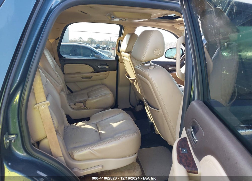 2007 GMC YUKON DENALI VIN: 1GKFK63817J302589
