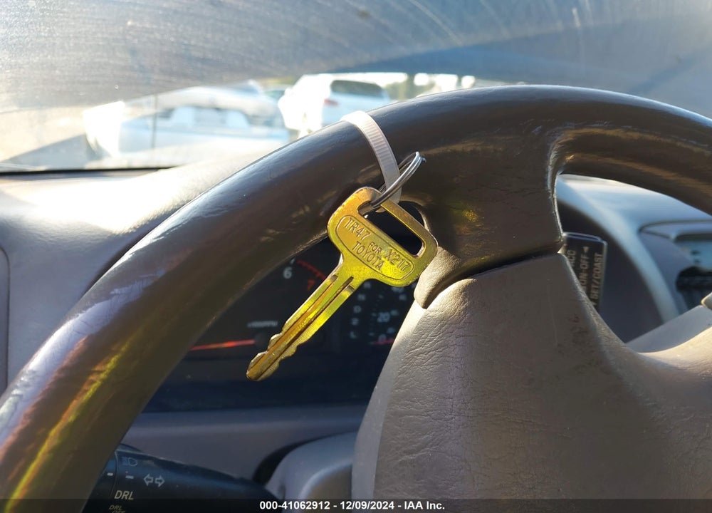 2004 TOYOTA CAMRY LE VIN: JTDBE32K440268873