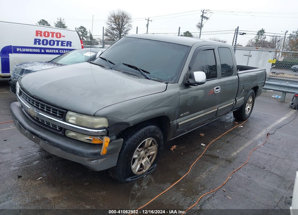 2002 CHEVROLET SILVERADO 1500 LS VIN: 2GCEC19T221112323