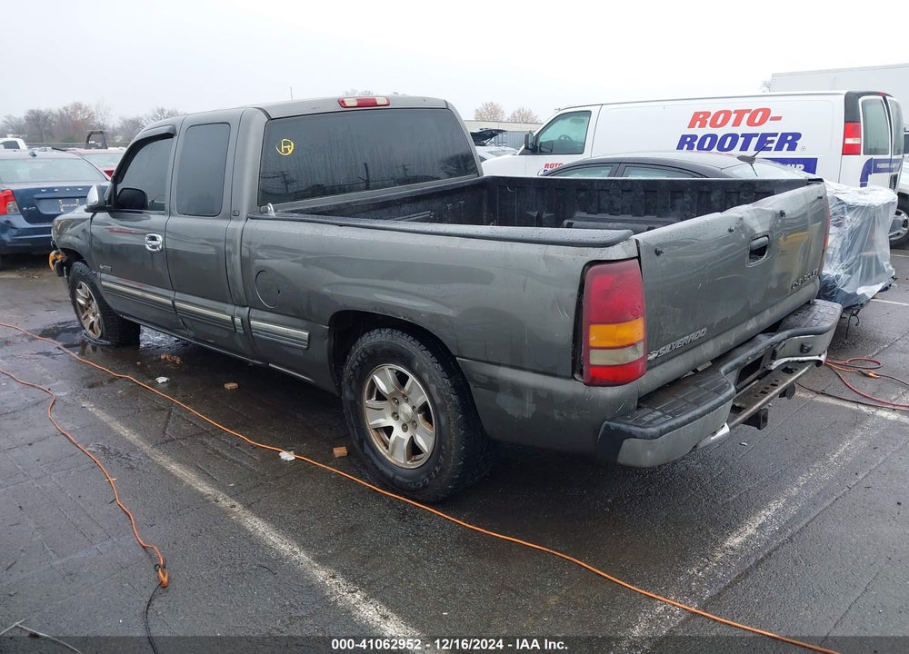 2002 CHEVROLET SILVERADO 1500 LS VIN: 2GCEC19T221112323