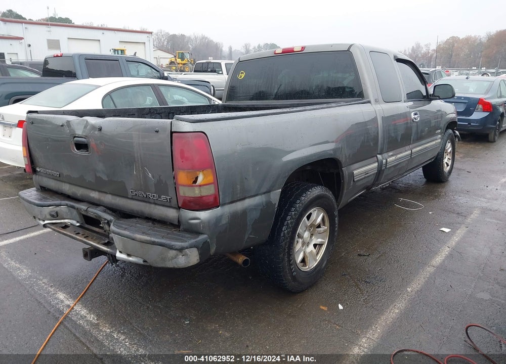 2002 CHEVROLET SILVERADO 1500 LS VIN: 2GCEC19T221112323