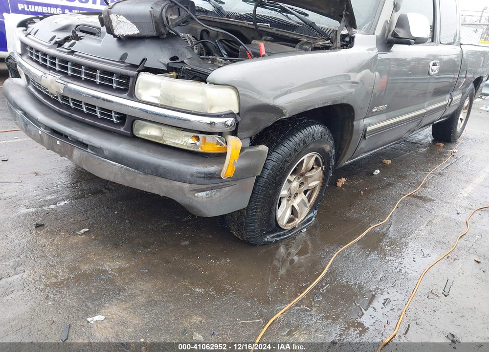 2002 CHEVROLET SILVERADO 1500 LS VIN: 2GCEC19T221112323