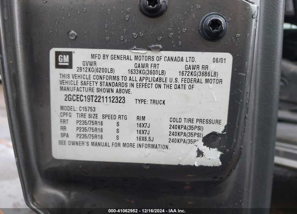 2002 CHEVROLET SILVERADO 1500 LS VIN: 2GCEC19T221112323