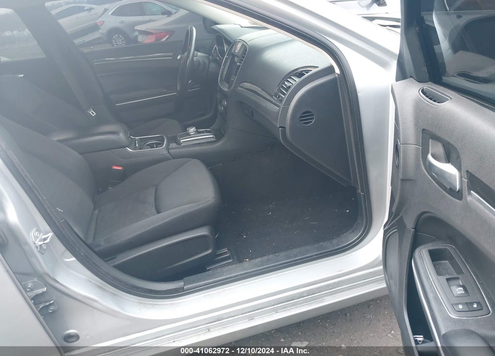 2019 CHRYSLER 300 VIN: 2C3CCAAG0KH755691