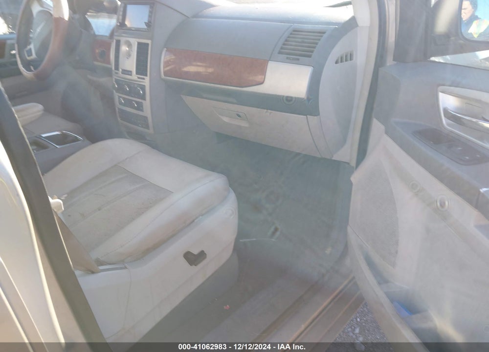 2009 CHRYSLER TOWN & COUNTRY TOURING VIN: 2A8HR54189R592543