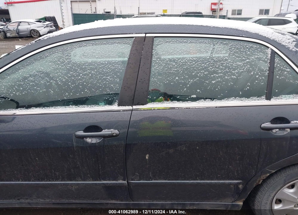 2004 HONDA ACCORD 2.4 LX VIN: 1HGCM564X4A049989