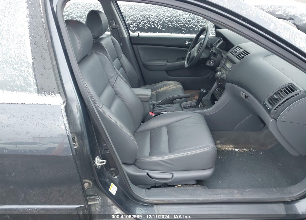 2004 HONDA ACCORD 2.4 LX VIN: 1HGCM564X4A049989