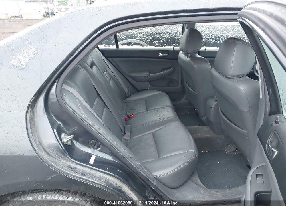 2004 HONDA ACCORD 2.4 LX VIN: 1HGCM564X4A049989