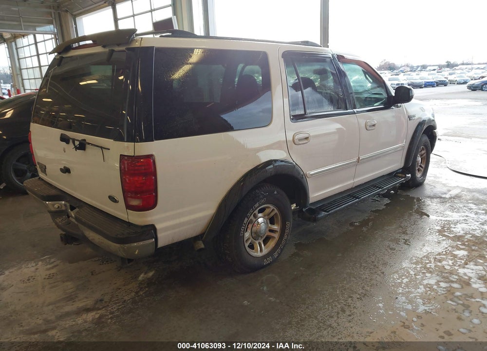 2002 FORD EXPEDITION XLT VIN: 1FMRU15L22LA14970