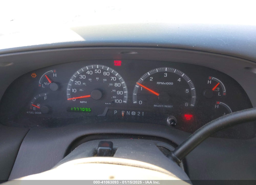 2002 FORD EXPEDITION XLT VIN: 1FMRU15L22LA14970