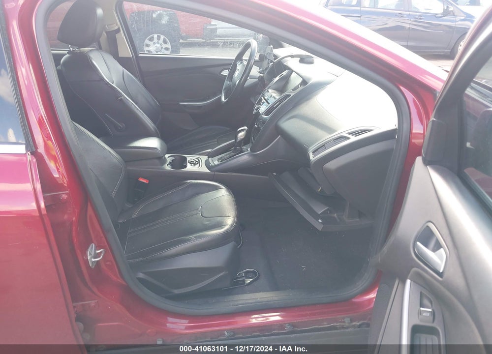2014 FORD FOCUS TITANIUM VIN: 1FADP3J28EL161304