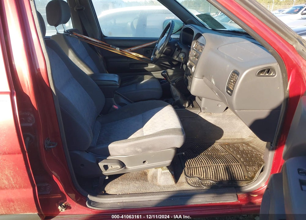 1996 NISSAN PATHFINDER LE/SE/XE VIN: JN8AR05Y3TW012884