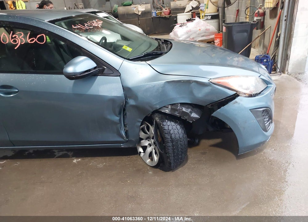 2011 MAZDA MAZDA3 VIN: JM1BL1UGXB1497195