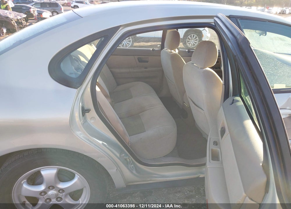 2006 FORD TAURUS SE VIN: 1FAFP53U16A108282