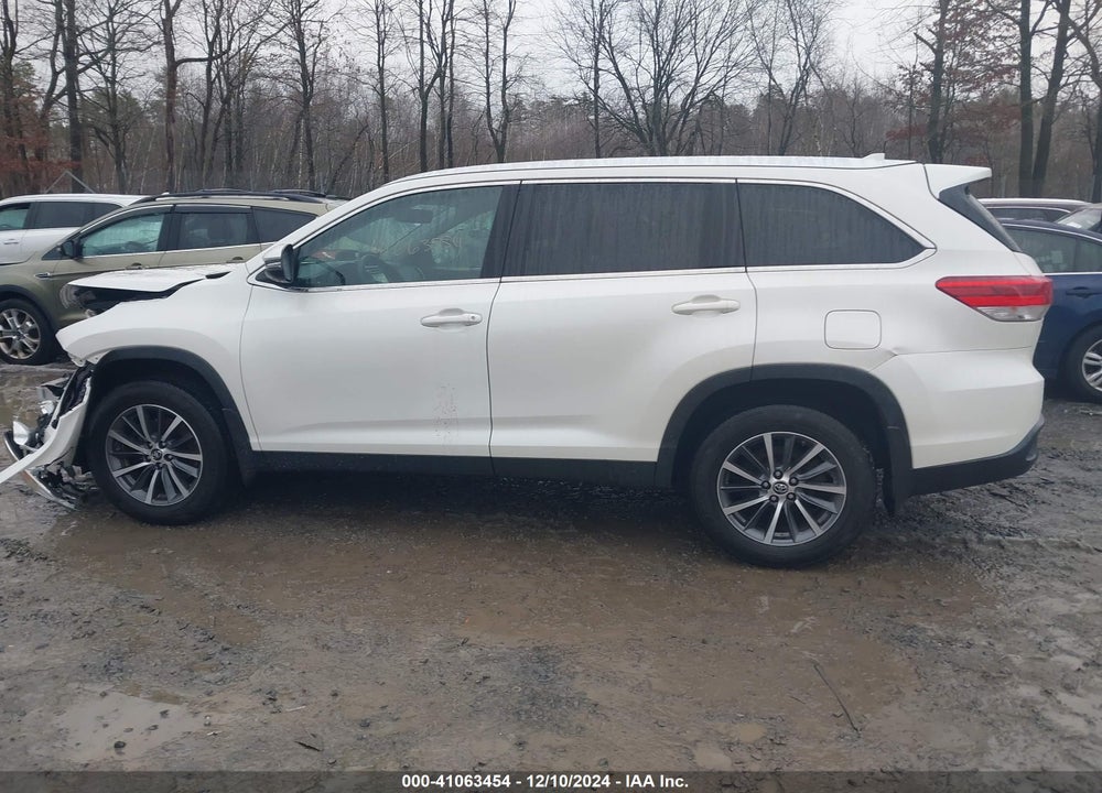 2019 TOYOTA HIGHLANDER XLE VIN: 5TDJZRFHXKS622987