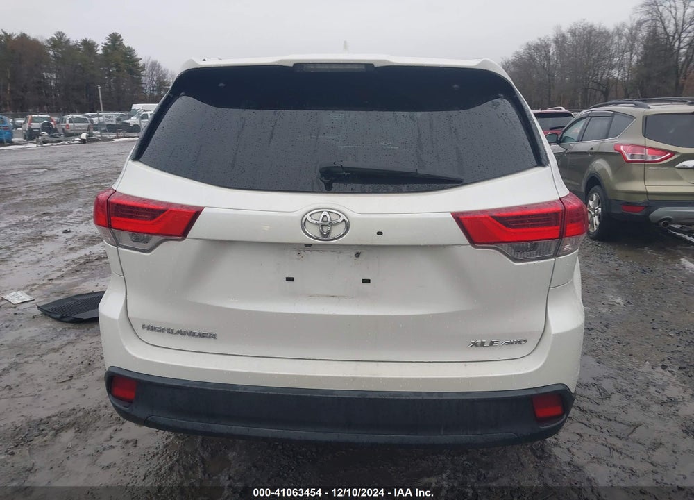 2019 TOYOTA HIGHLANDER XLE VIN: 5TDJZRFHXKS622987