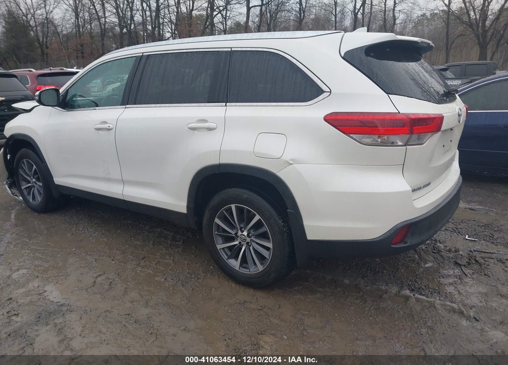 2019 TOYOTA HIGHLANDER XLE VIN: 5TDJZRFHXKS622987