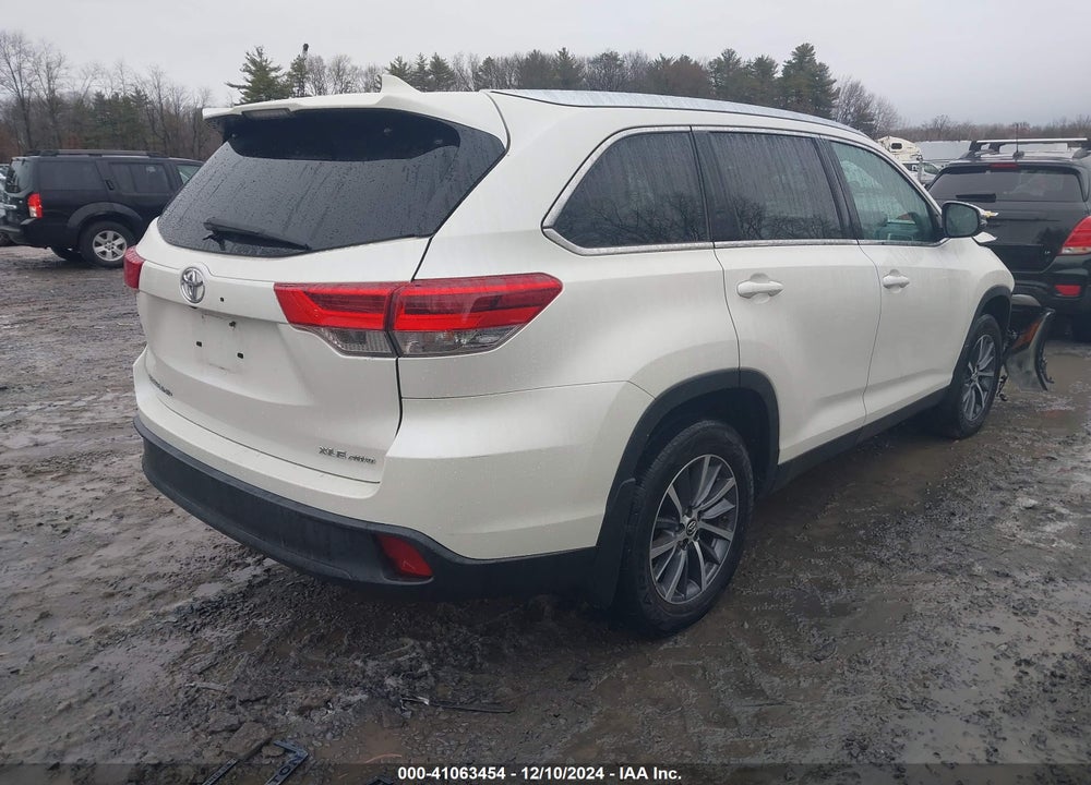 2019 TOYOTA HIGHLANDER XLE VIN: 5TDJZRFHXKS622987