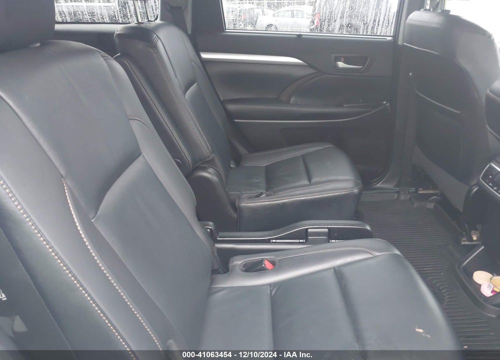 2019 TOYOTA HIGHLANDER XLE VIN: 5TDJZRFHXKS622987