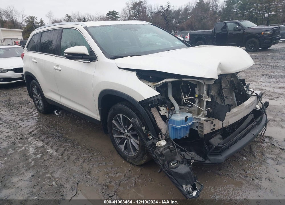 2019 TOYOTA HIGHLANDER XLE VIN: 5TDJZRFHXKS622987