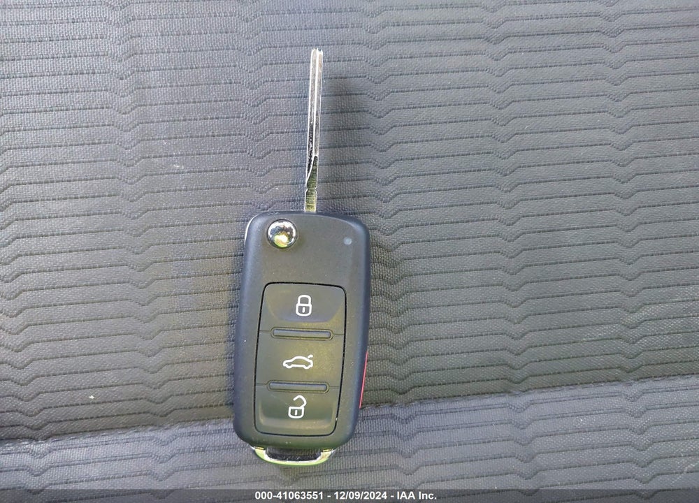 2014 VOLKSWAGEN BEETLE 1.8T ENTRY VIN: 3VWF17AT9EM634711