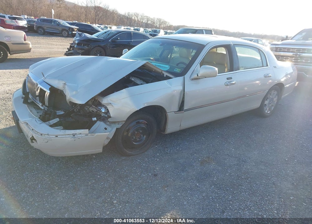 2005 LINCOLN TOWN CAR SIGNATURE LIMITED VIN: 1LNHM82WX5Y647629