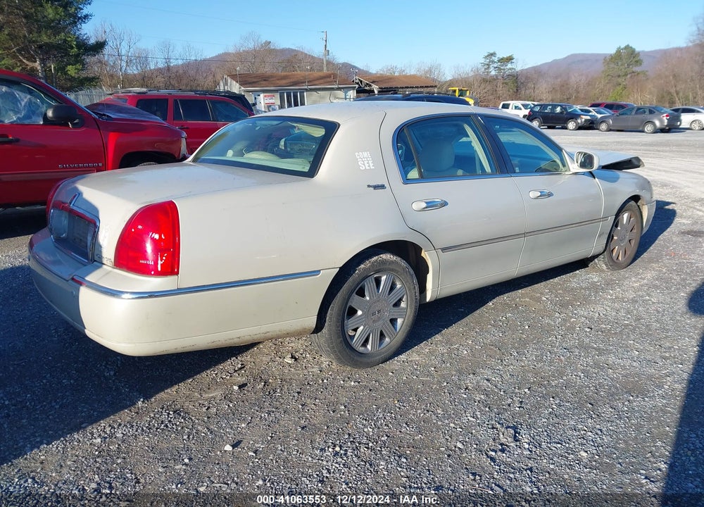 2005 LINCOLN TOWN CAR SIGNATURE LIMITED VIN: 1LNHM82WX5Y647629
