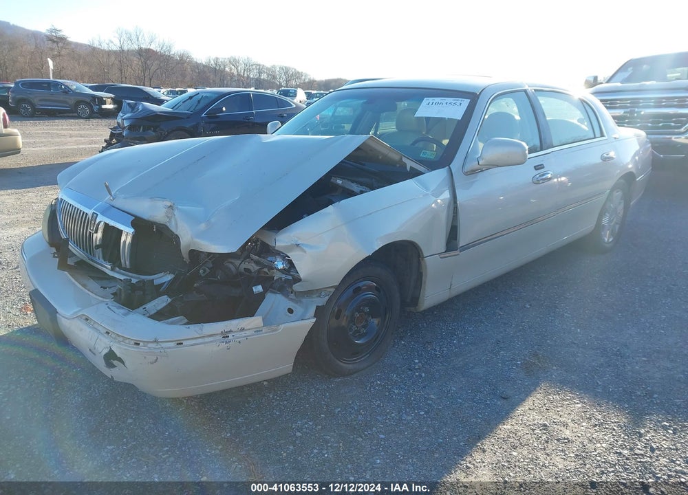 2005 LINCOLN TOWN CAR SIGNATURE LIMITED VIN: 1LNHM82WX5Y647629
