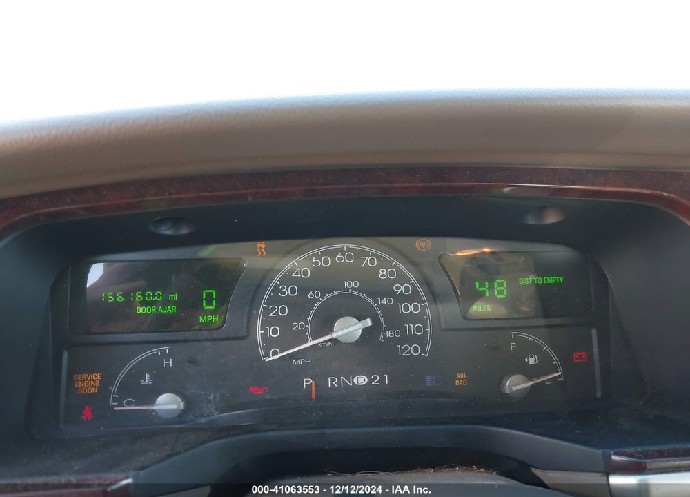 2005 LINCOLN TOWN CAR SIGNATURE LIMITED VIN: 1LNHM82WX5Y647629