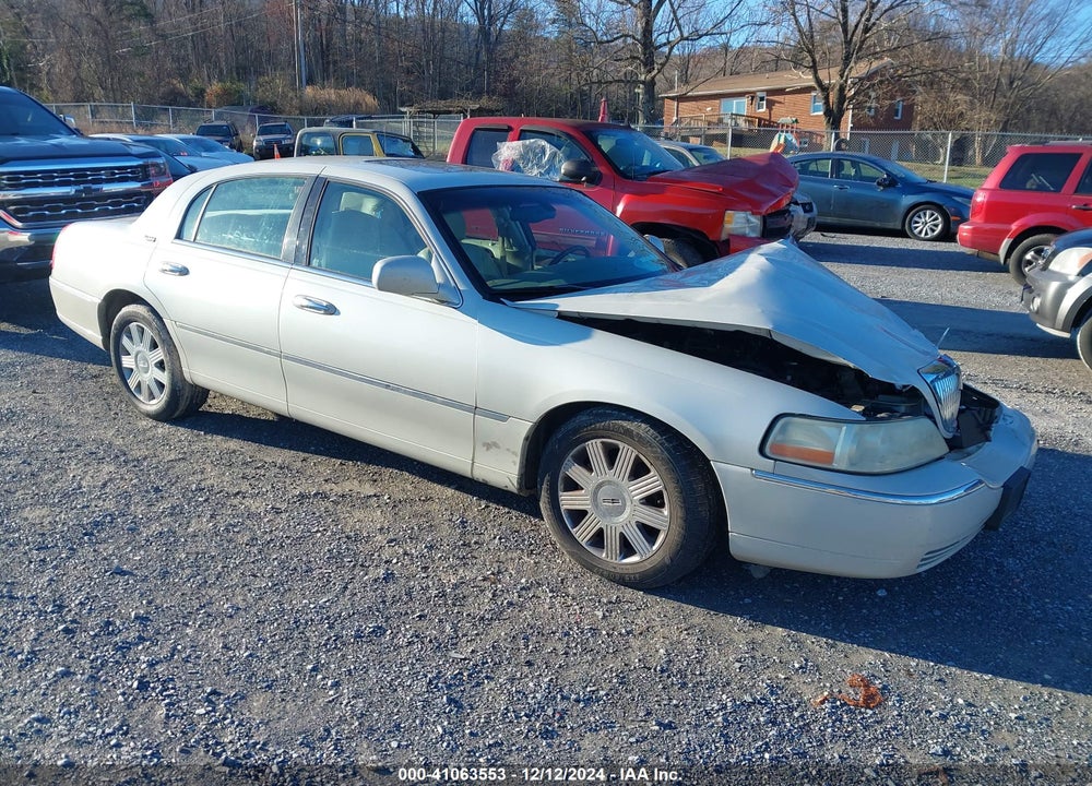 2005 LINCOLN TOWN CAR SIGNATURE LIMITED VIN: 1LNHM82WX5Y647629