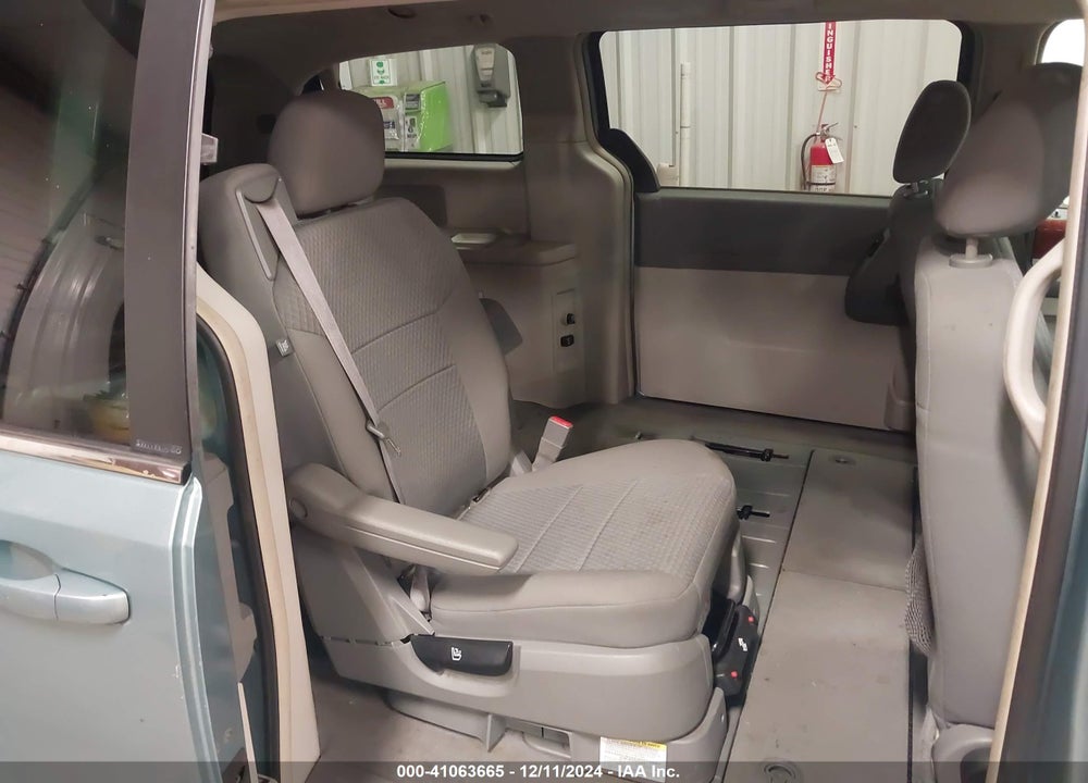 2009 CHRYSLER TOWN & COUNTRY TOURING VIN: 2A8HR54119R552238