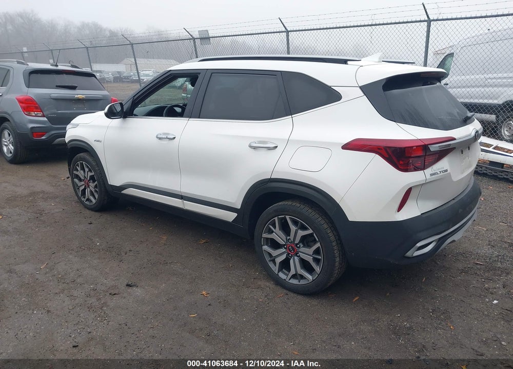 2021 KIA SELTOS VIN: KNDETCA29M7182826
