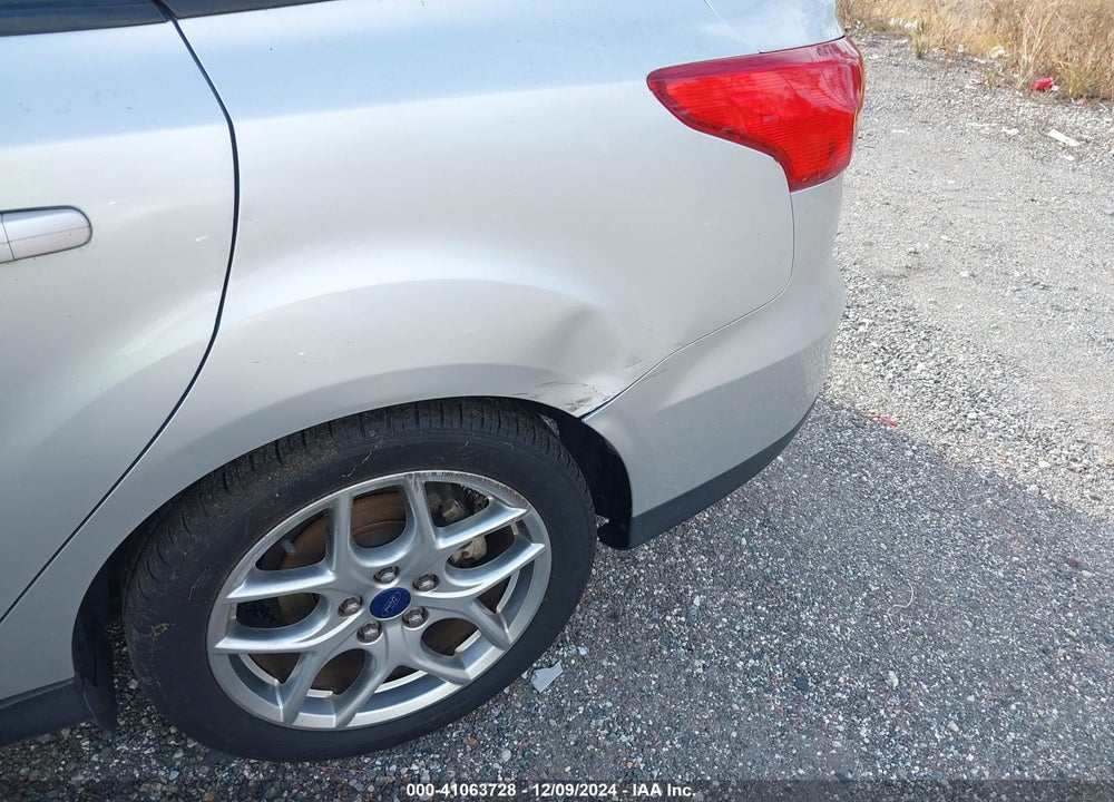 2015 FORD FOCUS SE VIN: 1FADP3F26FL227956