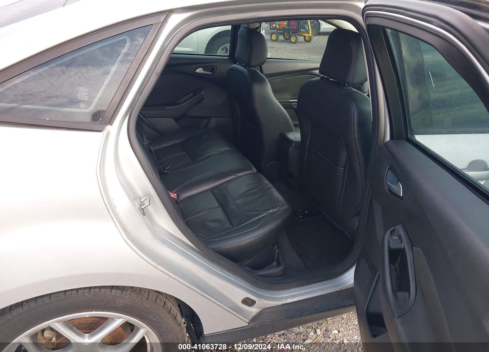 2015 FORD FOCUS SE VIN: 1FADP3F26FL227956