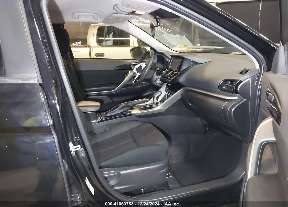 2022 MITSUBISHI ECLIPSE CROSS ES VIN: JA4ATUAA1NZ003318